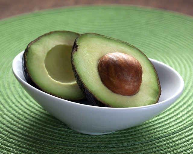 Aguacates ayudan a bajar de peso, científicos pagarán por comer
