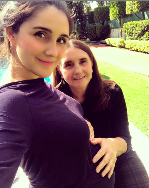Dulce María presume a su bebita y recibe felicitaciones de sus compañeros de RBD