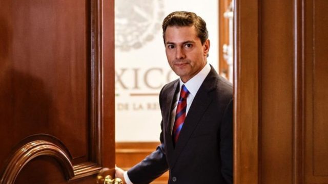 Enrique Peña Nieto puerta