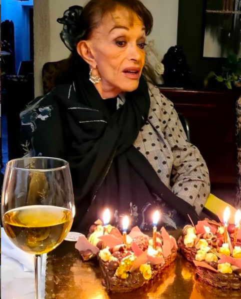 Lucha Villa cumple 84 años y lo celebra con sus seres queridos