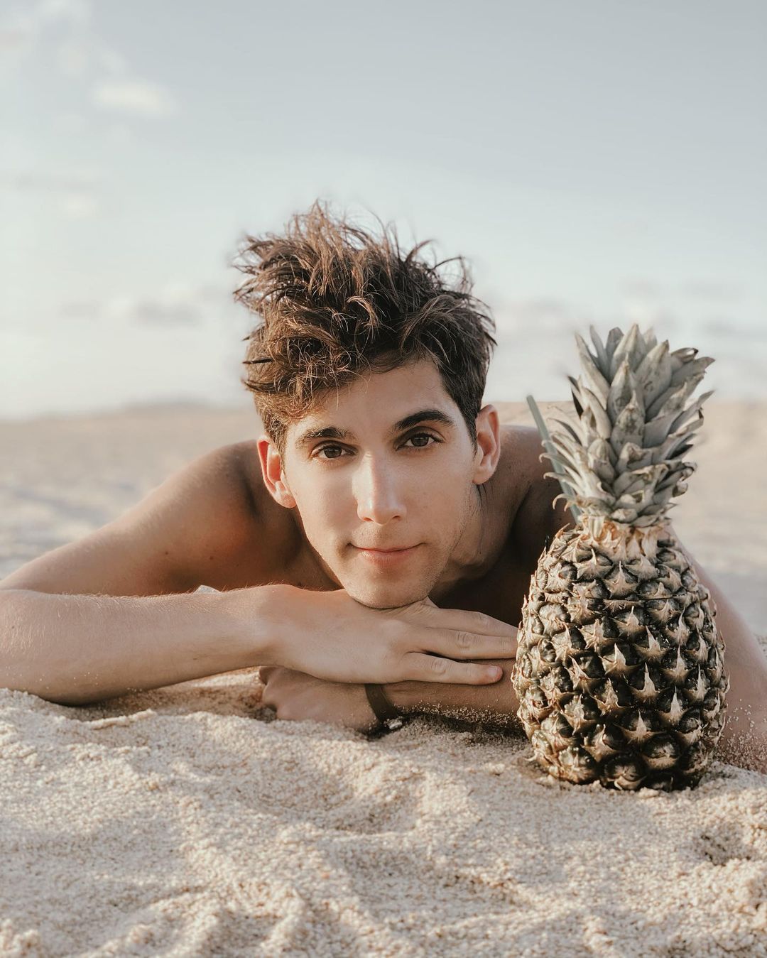 Mauricio Garza en la playa