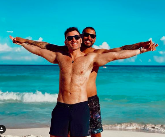 Mauricio Mejía se casó con su novio en ritual maya