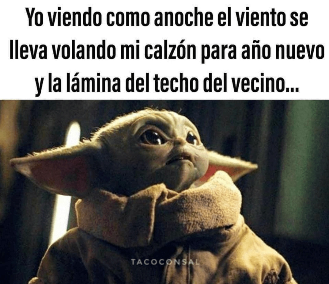 Meme de Baby Yoda viendo los calzones