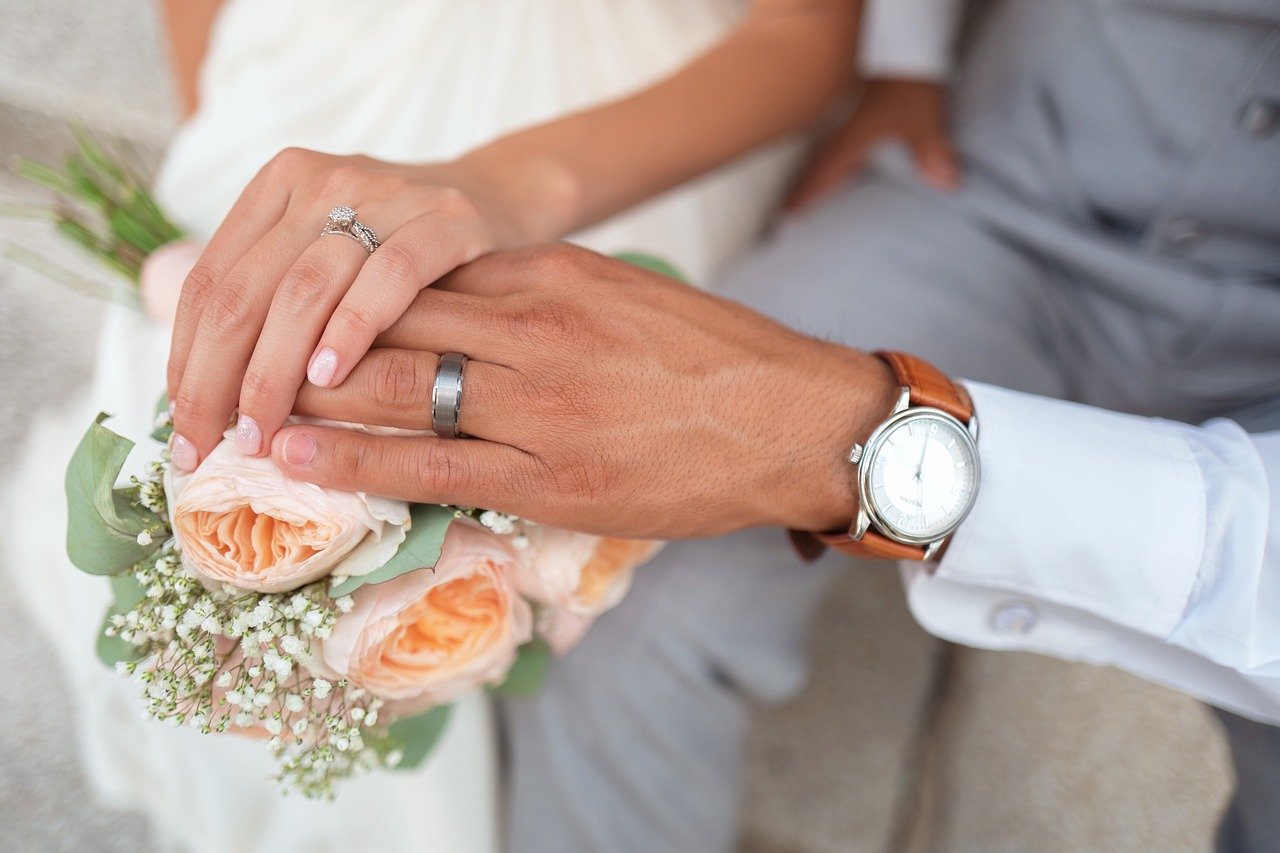 Mujer demanda a su novio tras no querer casarse