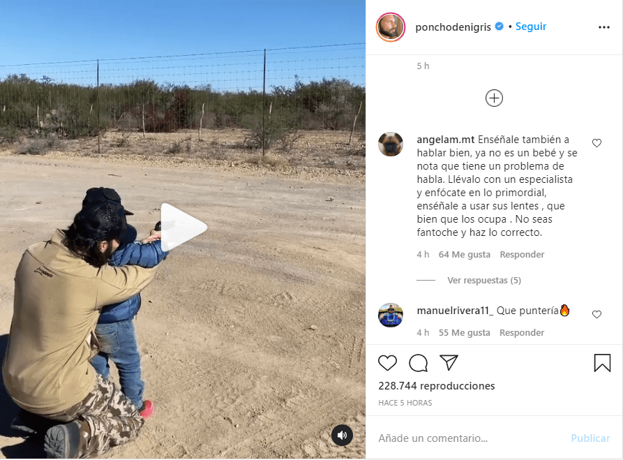 Poncho de Nigris enseña a disparar a su hijo