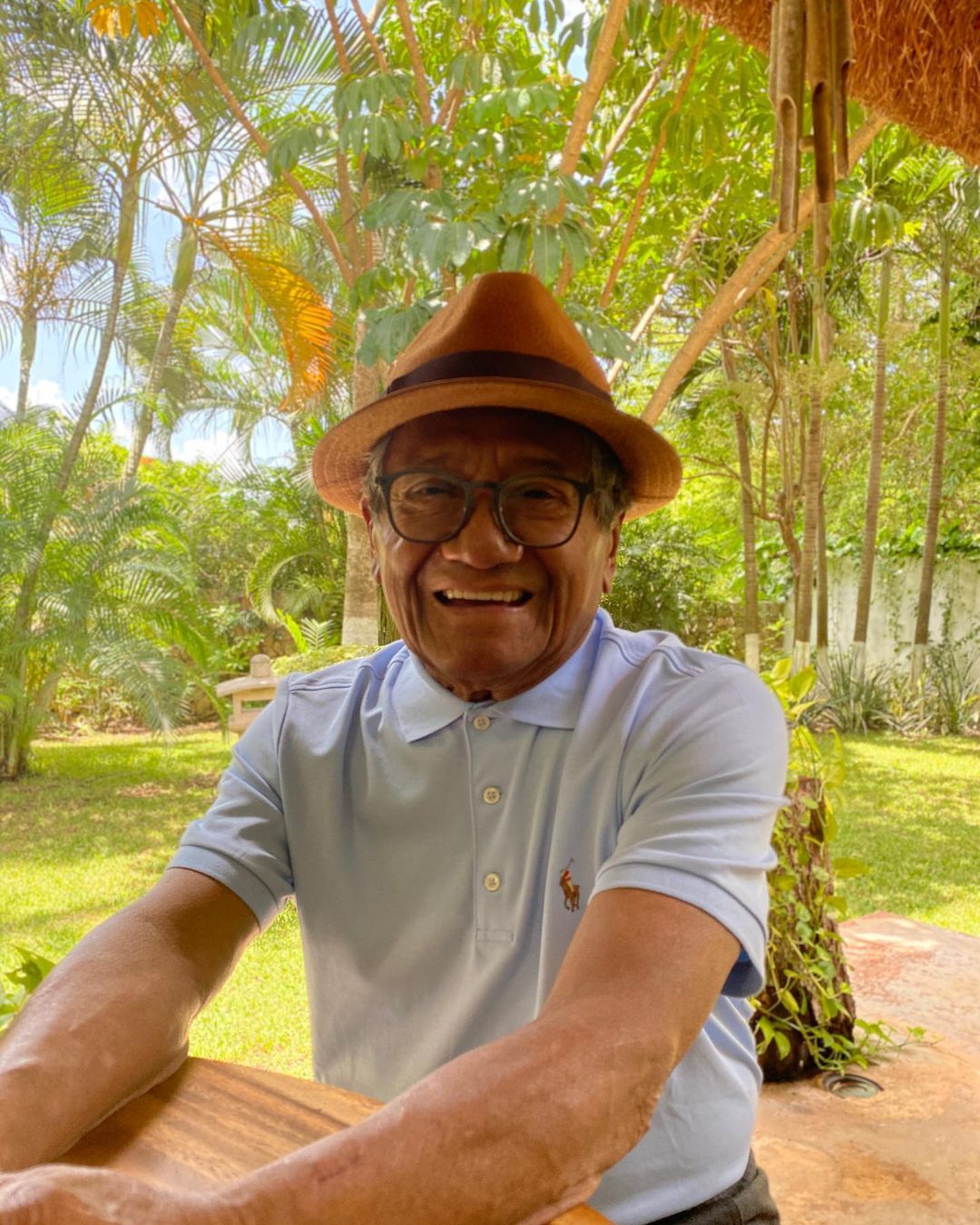 Armando Manzanero feliz jardín