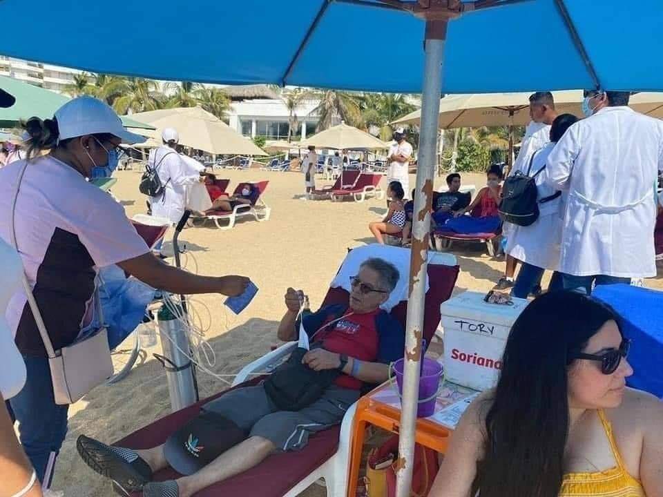 Con todo y tanques de oxÃ­geno, turistas llegan a Acapulco