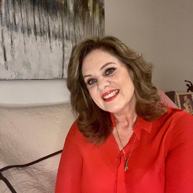 Foto Erika Buenfil sonriendo en sus redes