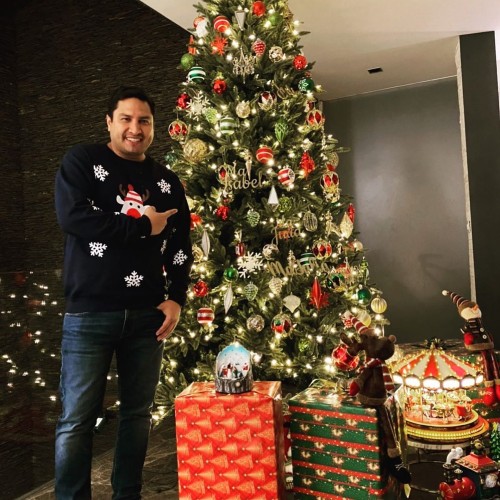 Foto de Julión Álvarez en navidad