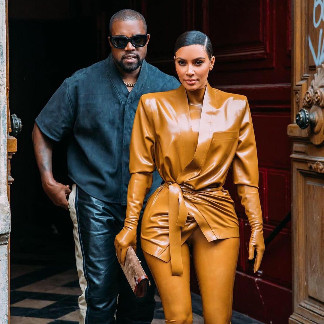 Kanye West enojado con Kim Kardashian