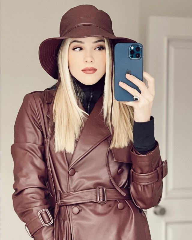 Mariana Rodríguez con su abrigo de piel