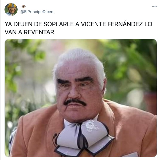 Vicente fernandez a punto de reventar por su moño apretado