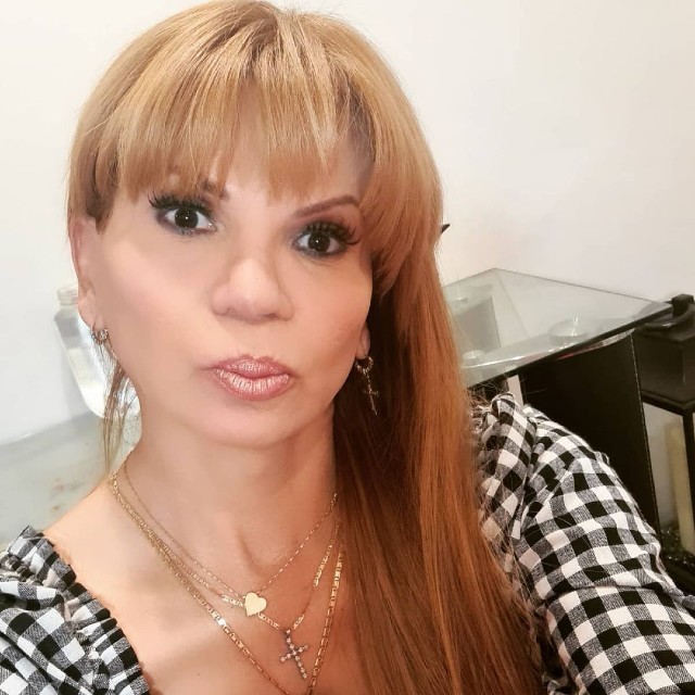 Mhoni vidente antes de dar su horóscopos de hoy