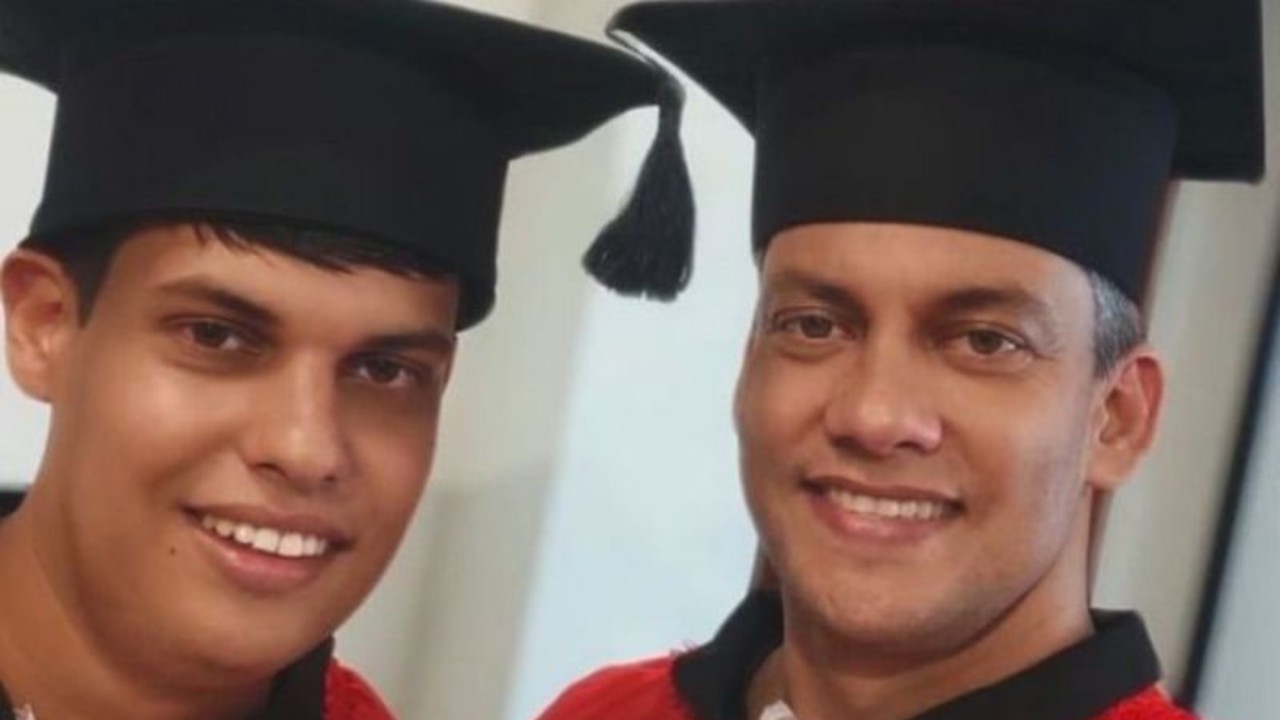 Padre se mete a la universidad por su hijo con autismo