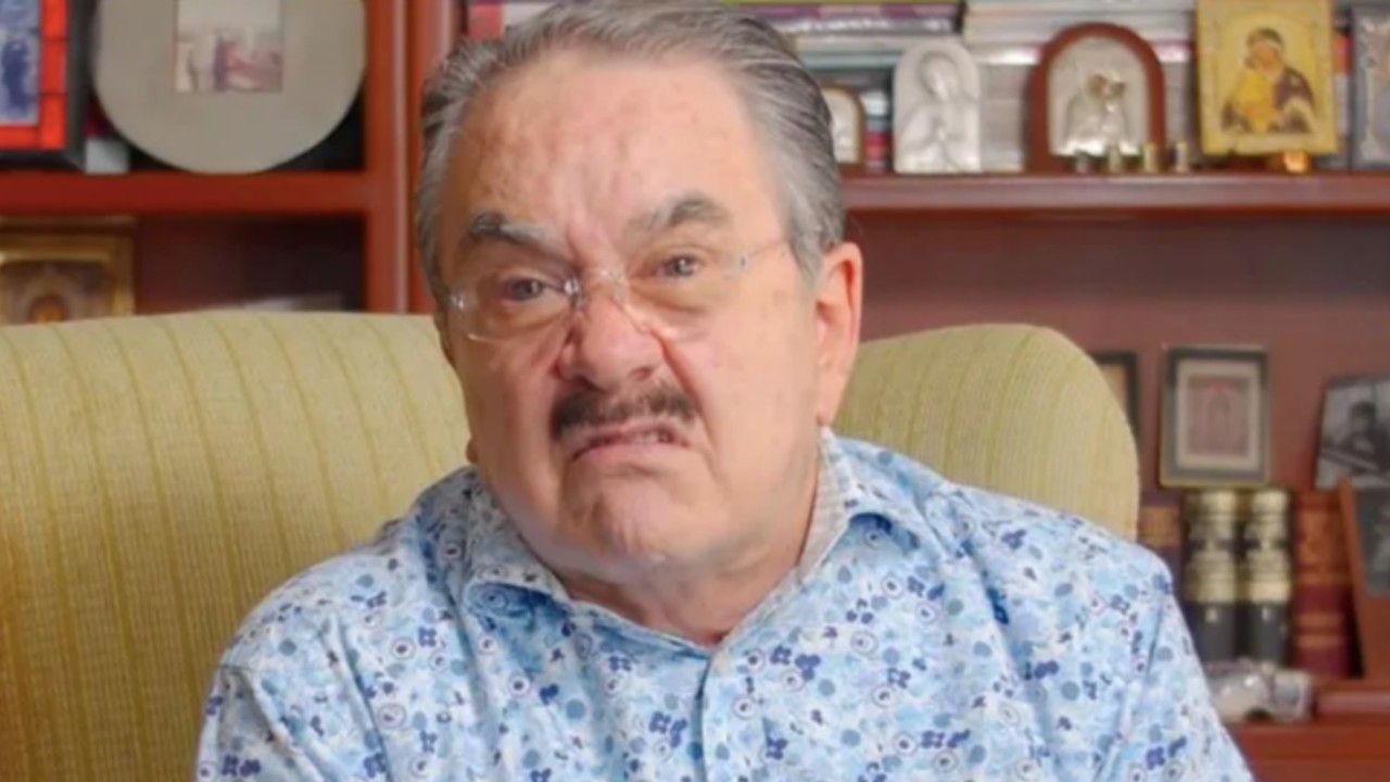 Pedro Sola enojado por el lenguaje inclusivo