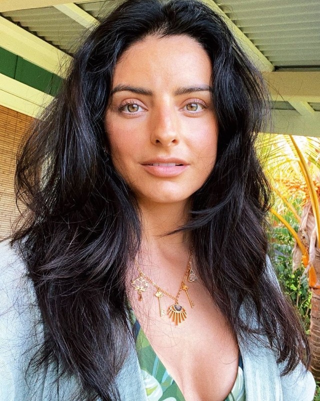 Aislinn Derbez habla sobre lo difÃ­cil que "es soltar" y Sarah Kohan reacciona