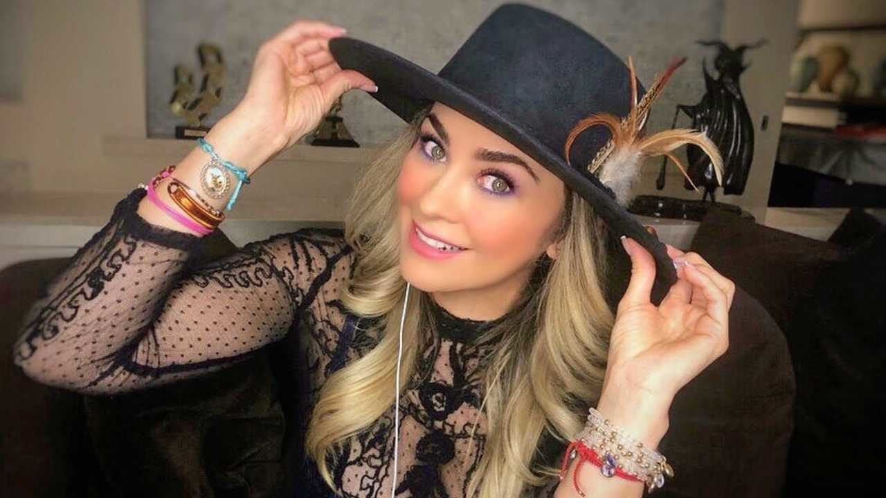 Aracely Arámbula inicia el 2021 con sesión de fotos al natural