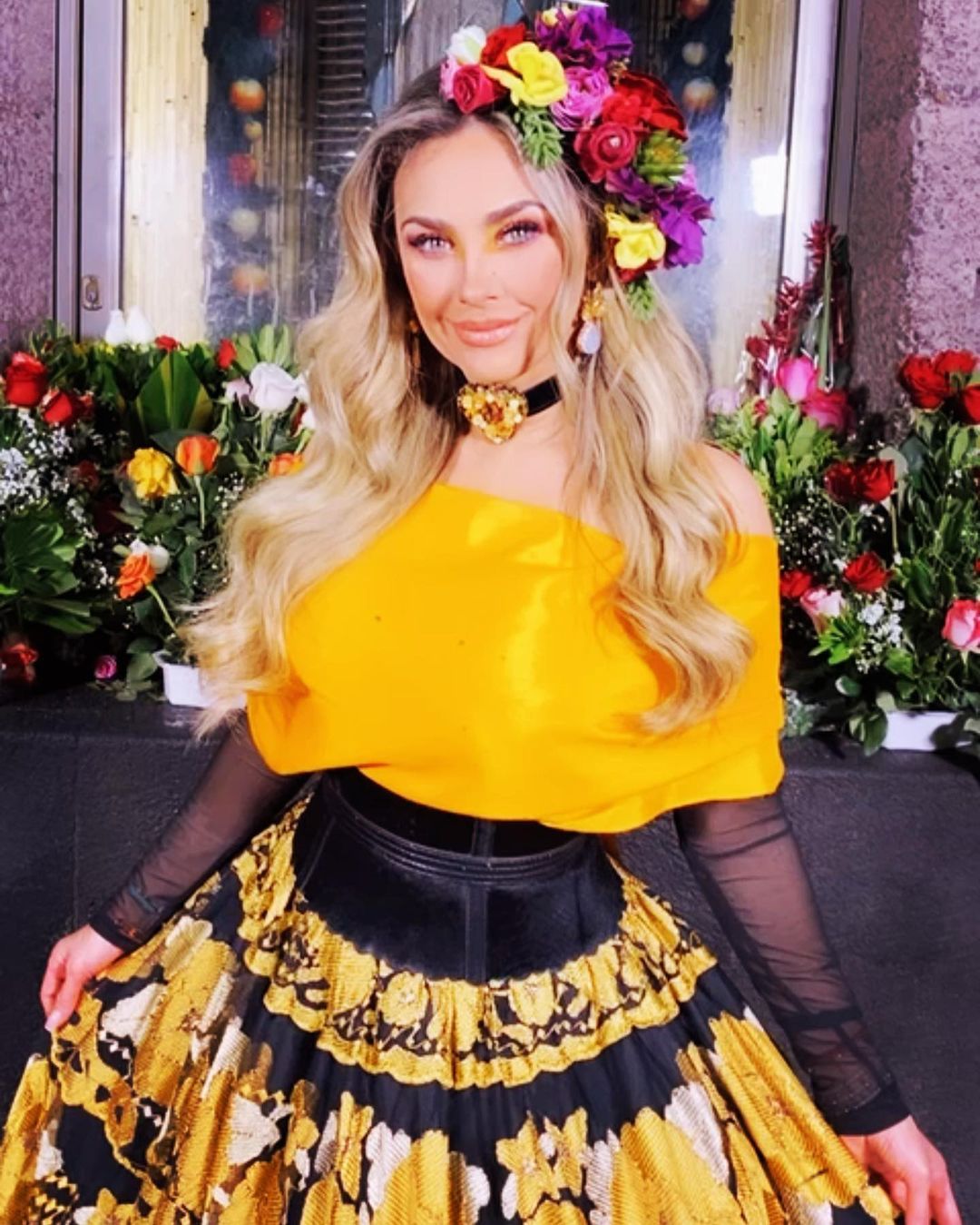 Aracely Arámbula vestido amarillo