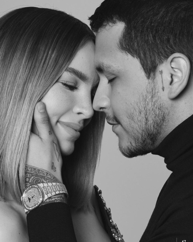 belinda y Nodal enamorados