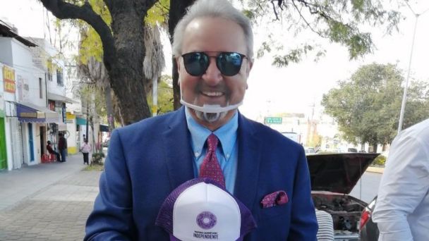 Carlos Villagrán "Quico" se registra como precandidato a la gobernatura de Querétaro