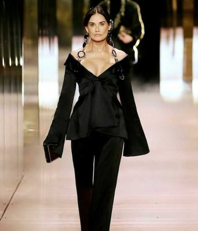 Demi Moore y su polémica pasarela para Fendi