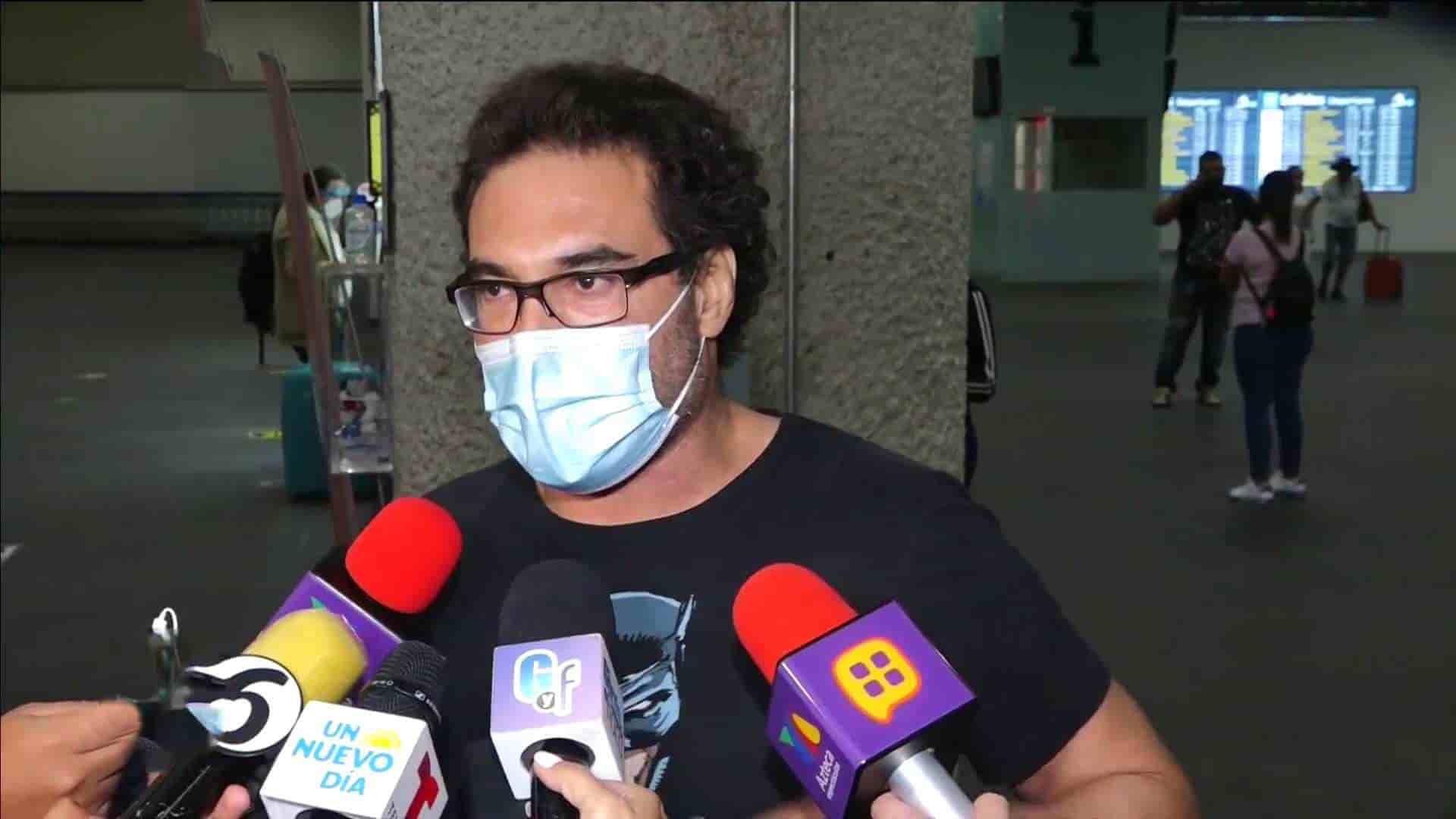 Crean piñata de Eduardo Yáñez