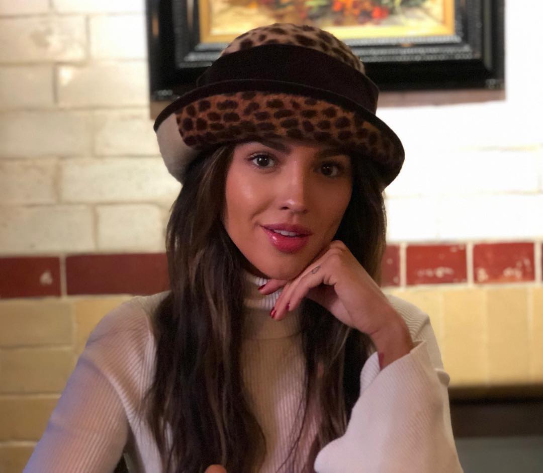 Eiza González con gorrito