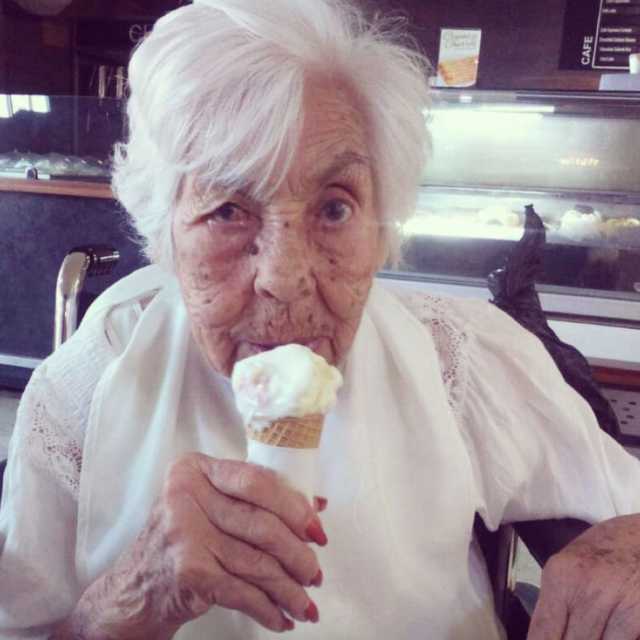 Eva Mange abuelita de Thalía y Laura Zapata
