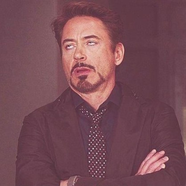 Meme Robert Downey Jr ojos hacia arriba