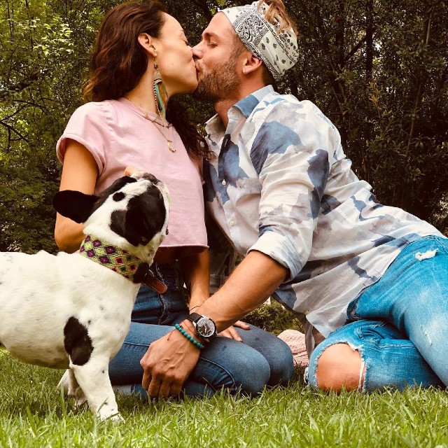 Horacio Pancheri y Marimar vega dándose un beso