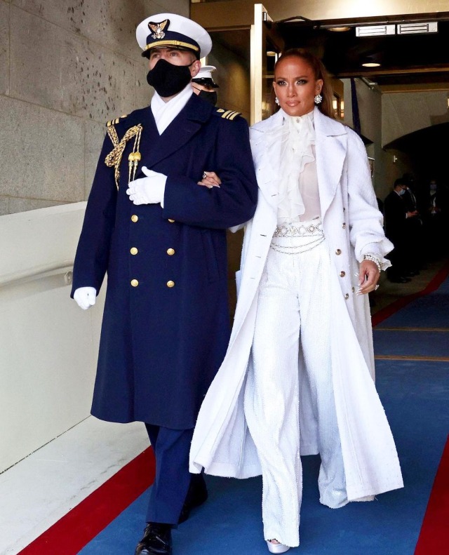 Jennifer Lopez look toma posesion