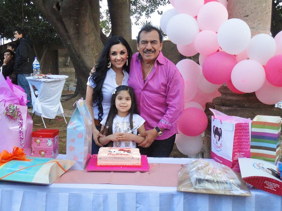 Hija de Joan Sebastian, Juliana Figueroa, reclama la parte de su herencia