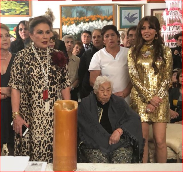 Laura Zapata y Thalía con su abuela Eva Mange