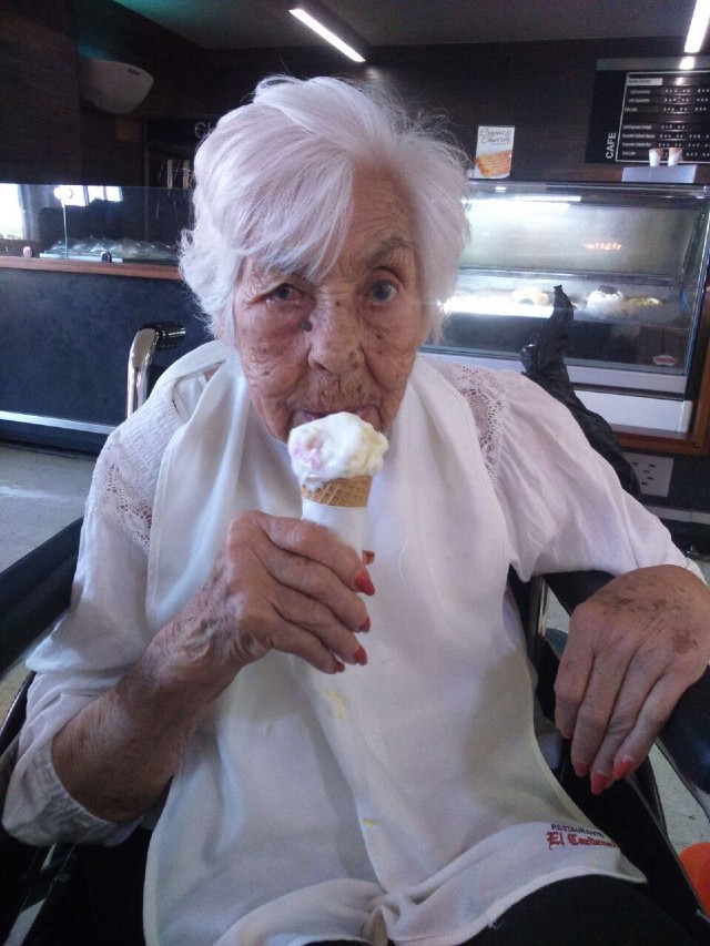 Doña Eva Mange, abuela de Laura Zapata sufrió maltratos y fue herida