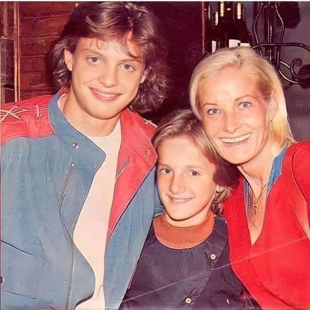 Luis Miguel de niño con su mamá