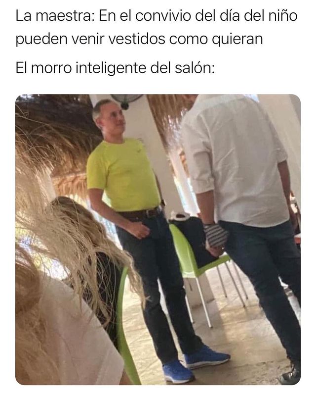 Meme de Lopez-Gatell en la playa vestido de ñoño