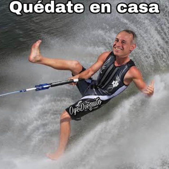 Meme de Lopez gatell esquiando