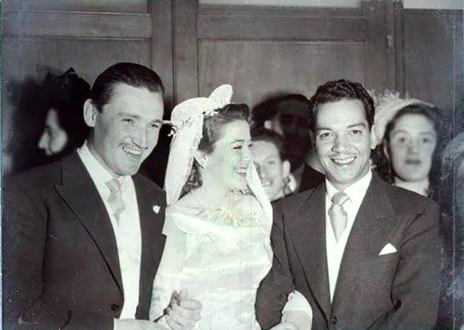 Cantinflas y Silvia Pinal en su boda con Rafael Banquells