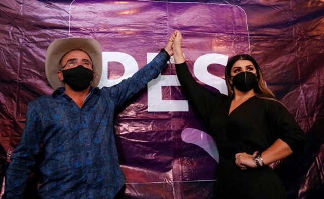 Mariana Rodríguez novia de Vicente Fernández Jr y él se registran en el PES para ser diputados