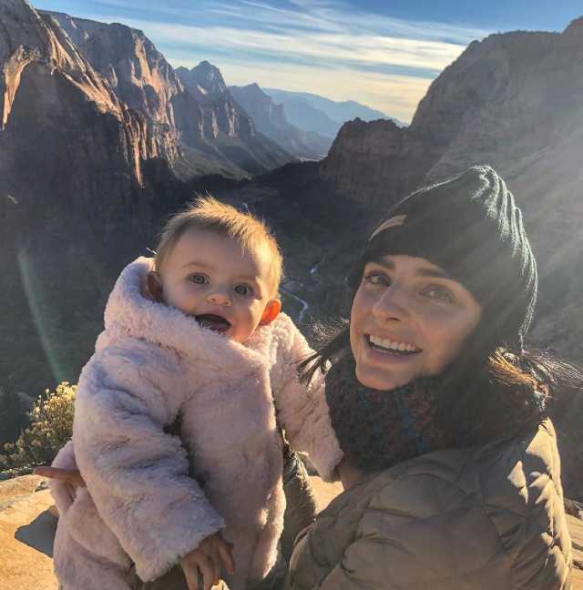 Aislinn Derbez y su hija Kailani