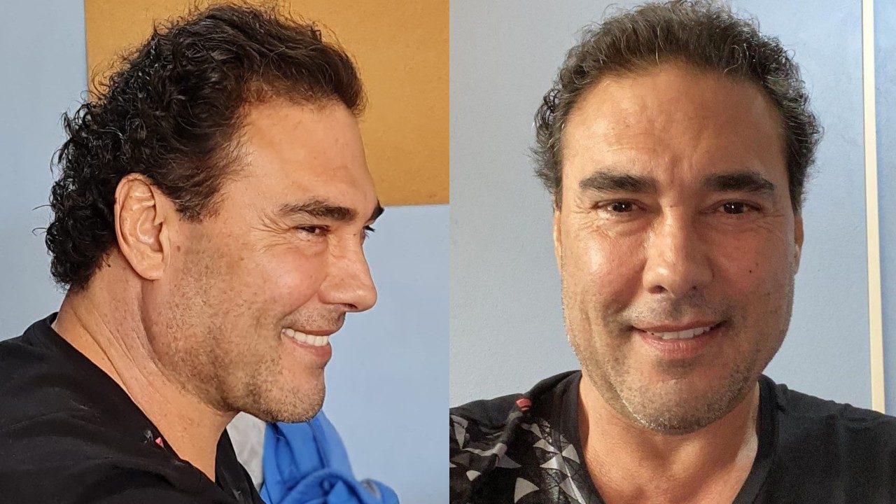 Eduardo Yañez riendo