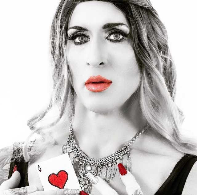 Luchador de la WWE se transforma en mujer