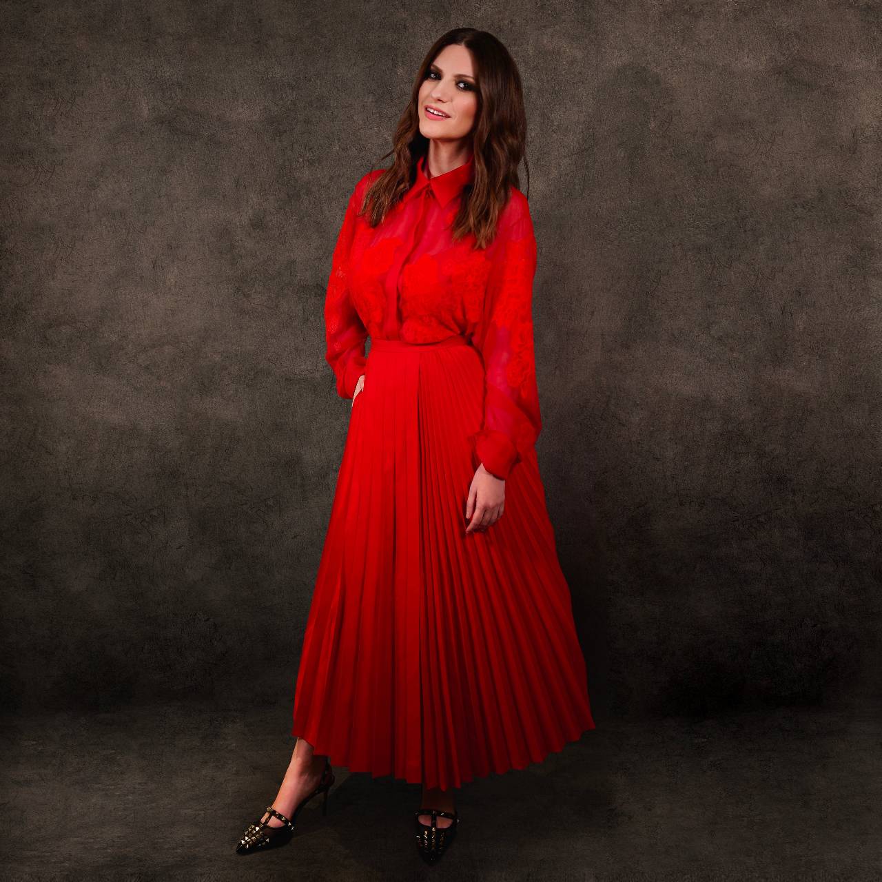 globos de oro 2021 alfombra roja laura pausini