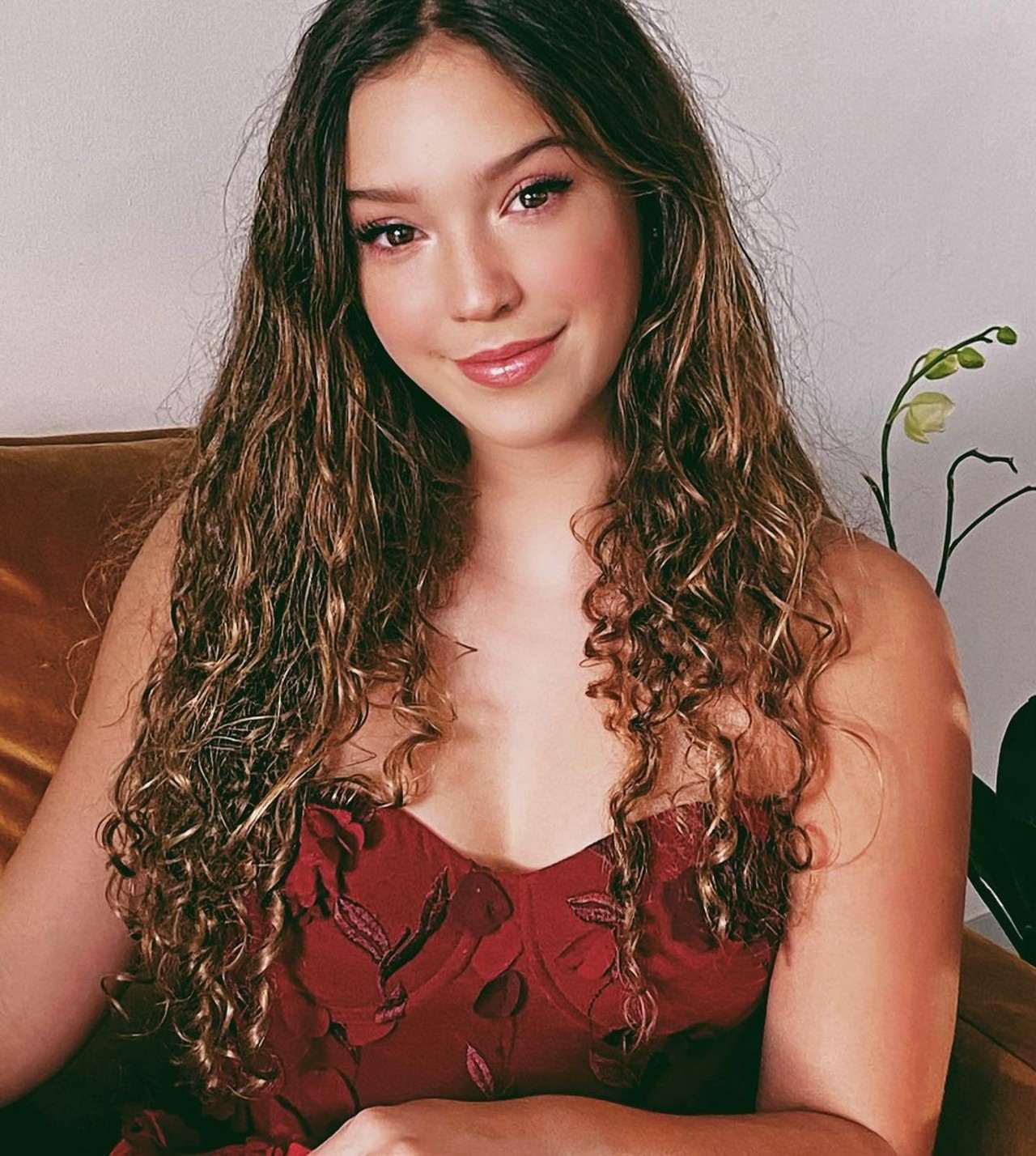 mia rubin canta ariana grande comparan