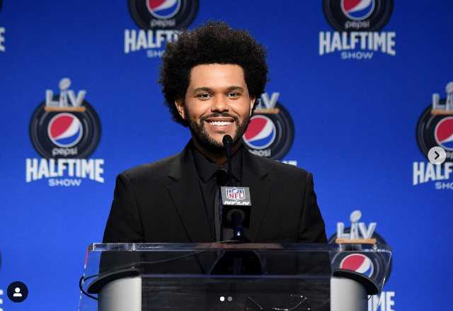 The Weeknd en conferencia de prensa para el Super Bowl