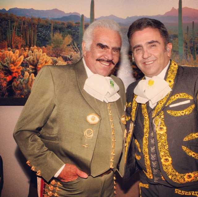 Vicente Fernández Jr. con su padre