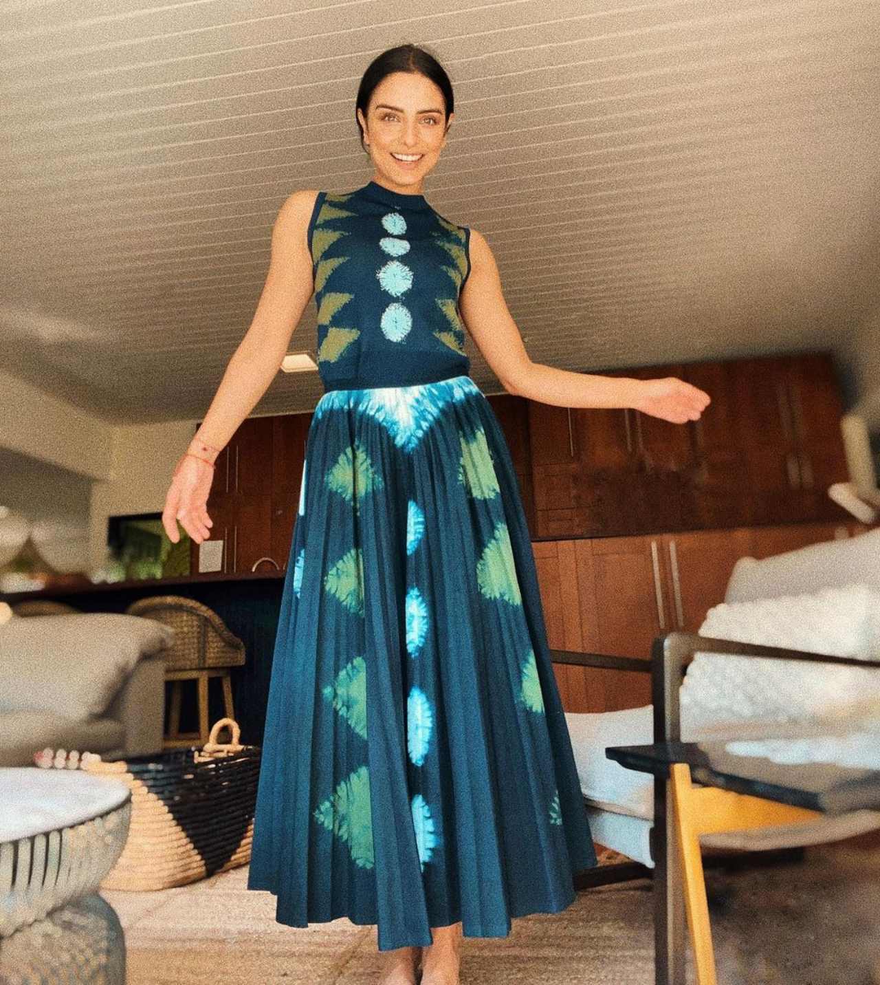 Aislinn Derbez en su vestido Dior azul
