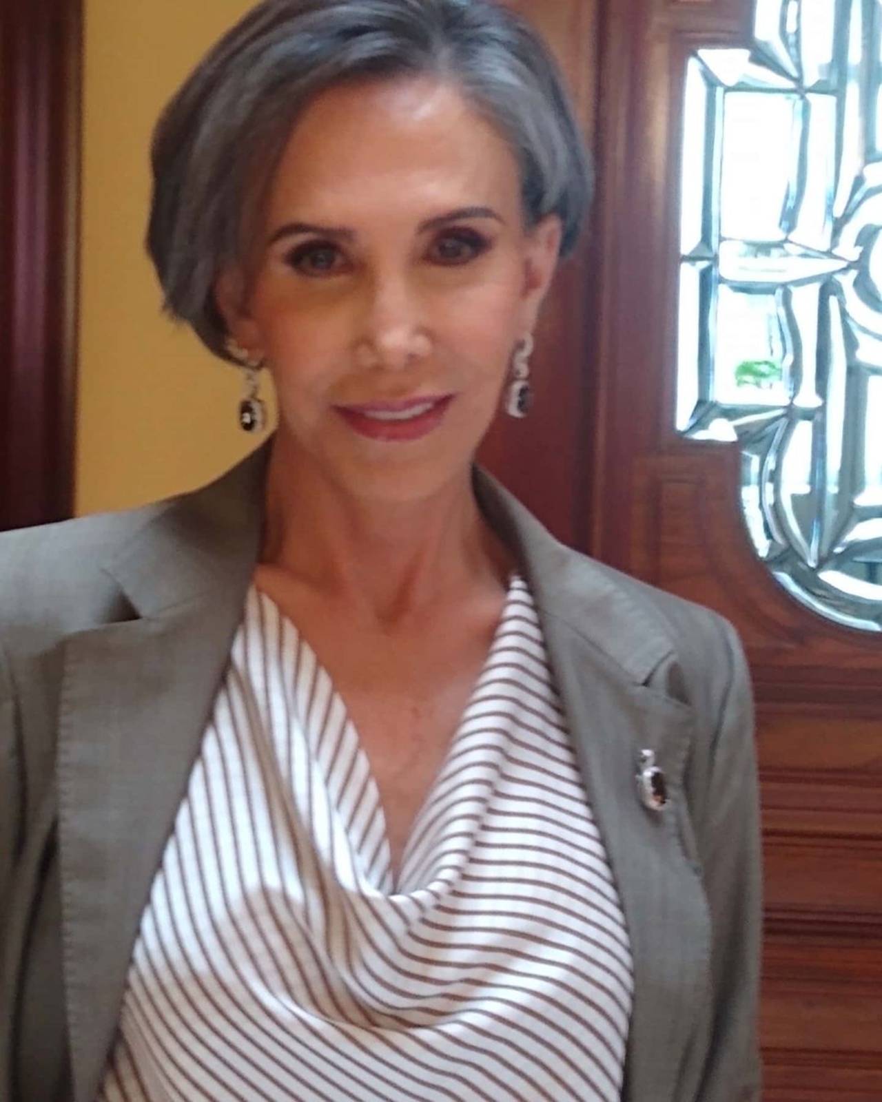 Actriz Florinda Meza fila vacunarse Covid