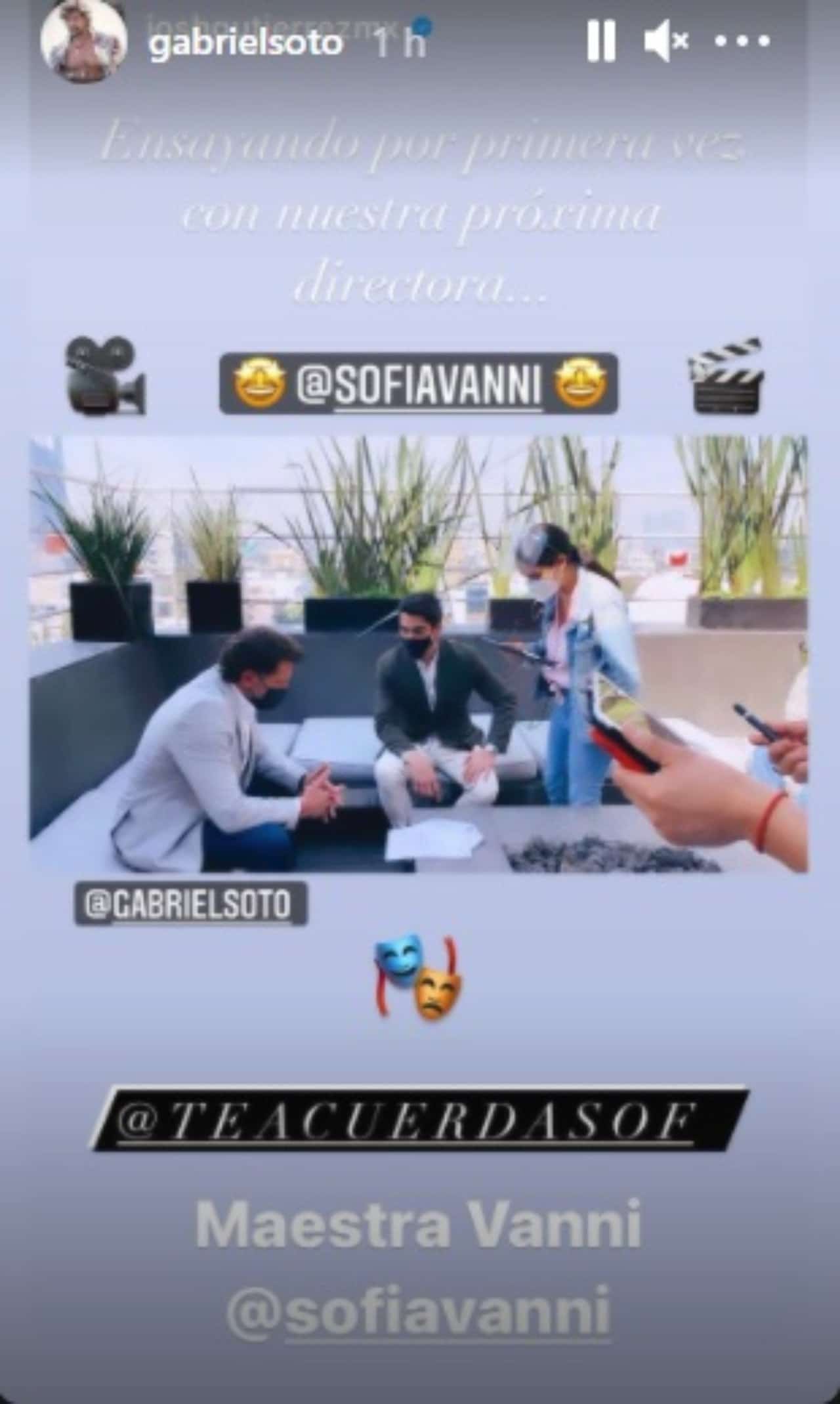 Gabriel Soto en junta de Te Acuerdas de mi