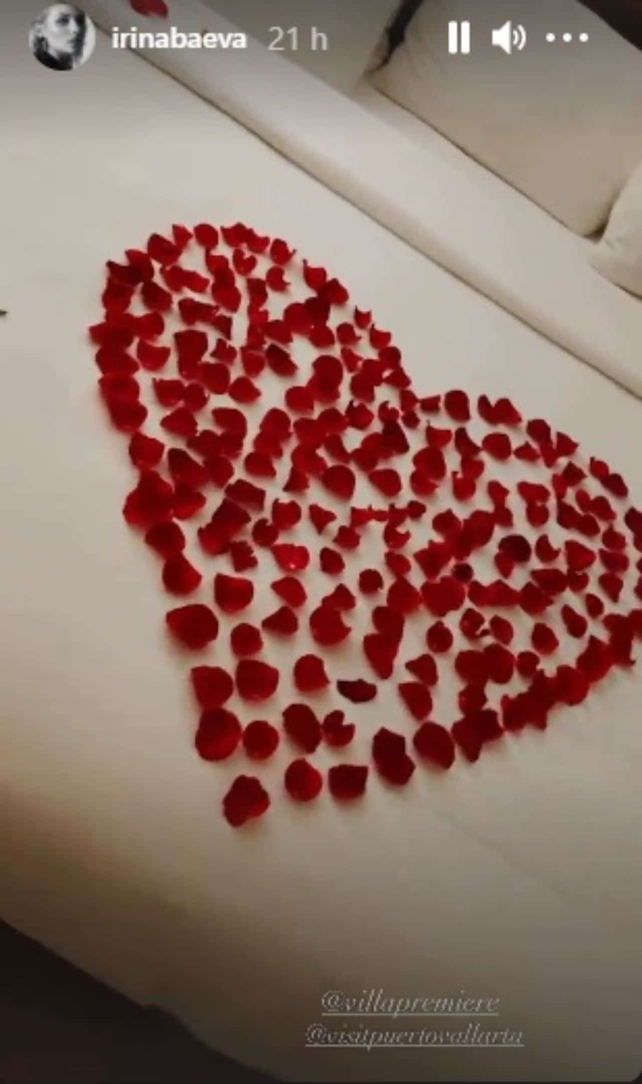 Irina Baeva corazón cama